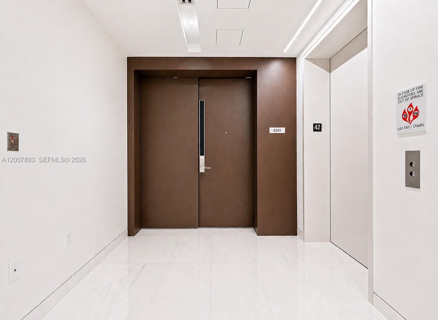 300 Biscayne Boulevard Way # 4201E, Miami FL 33131 — 3