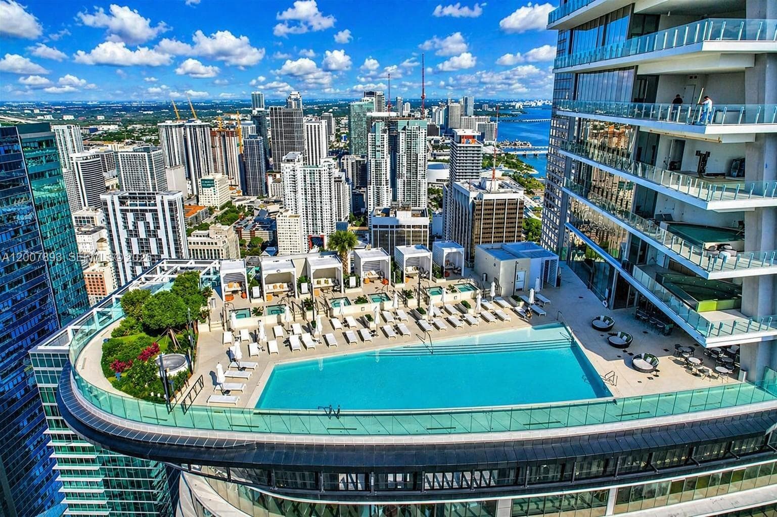 300 Biscayne Boulevard Way # 4201E, Miami FL 33131 — 32