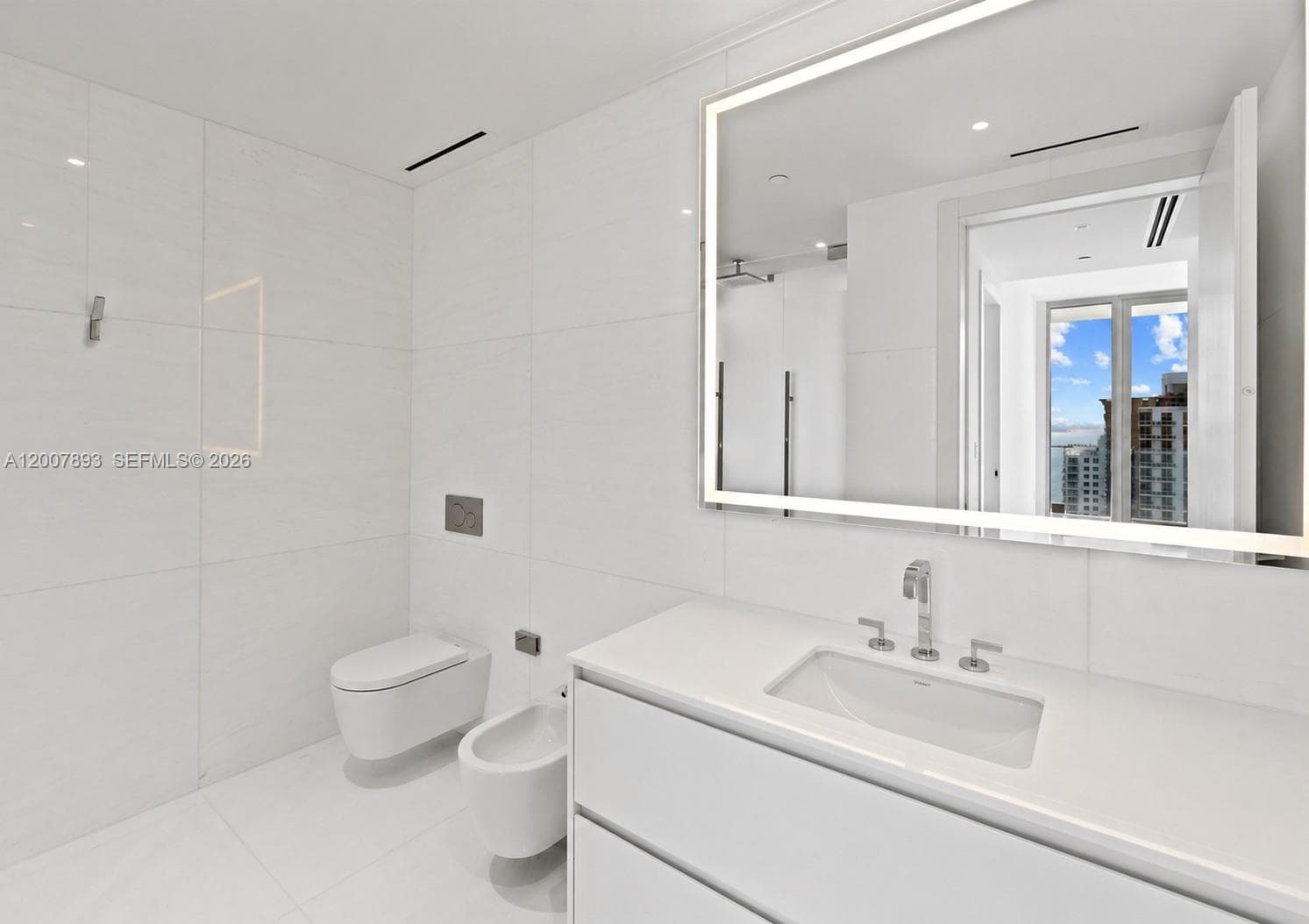 300 Biscayne Boulevard Way # 4201E, Miami FL 33131 — 14