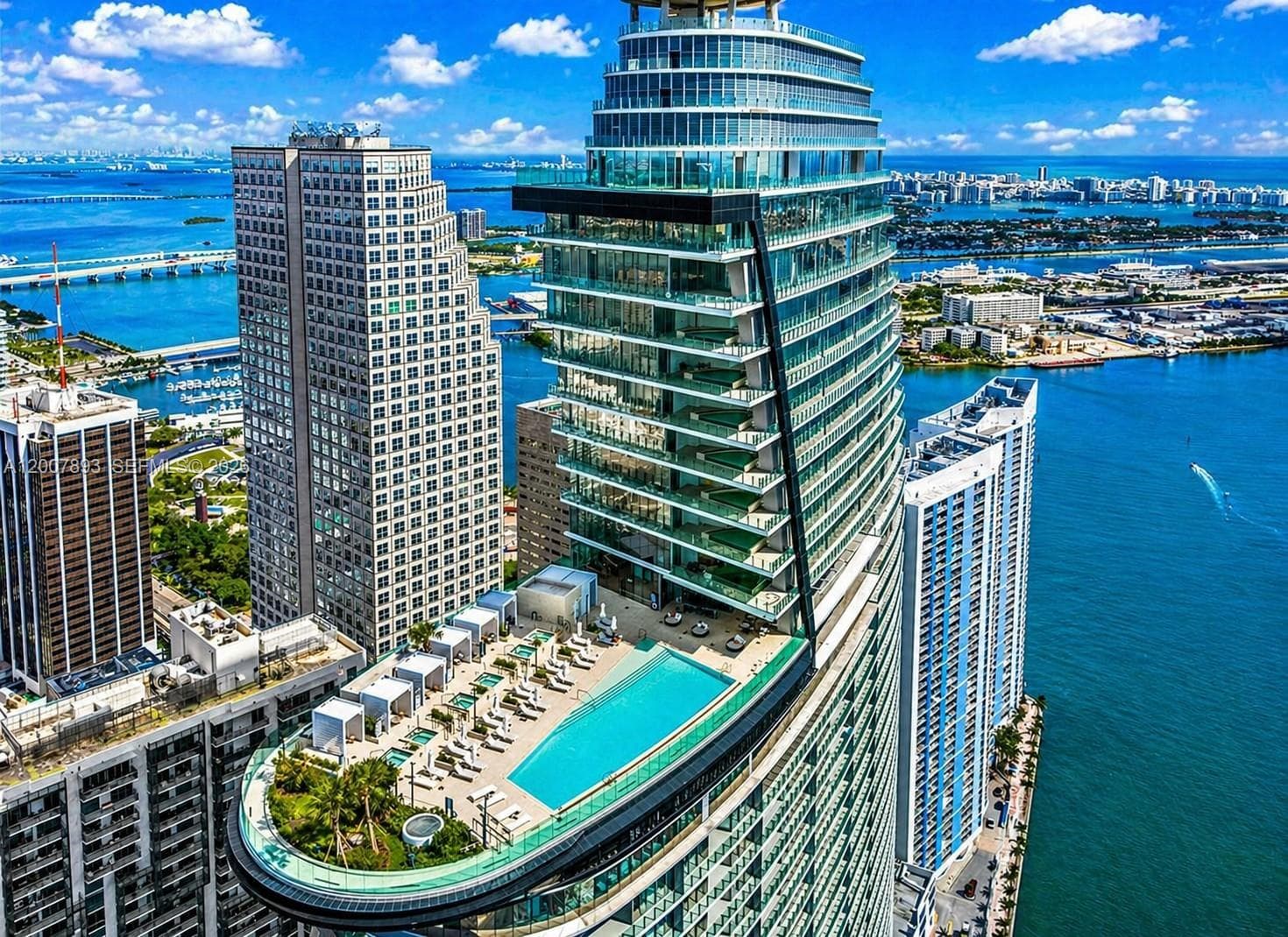 300 Biscayne Boulevard Way # 4201E, Miami FL 33131 — 31