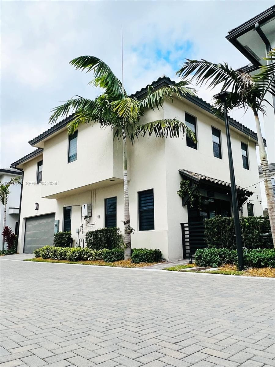 8253 NW 47th Ln, Doral FL 33166 — 1