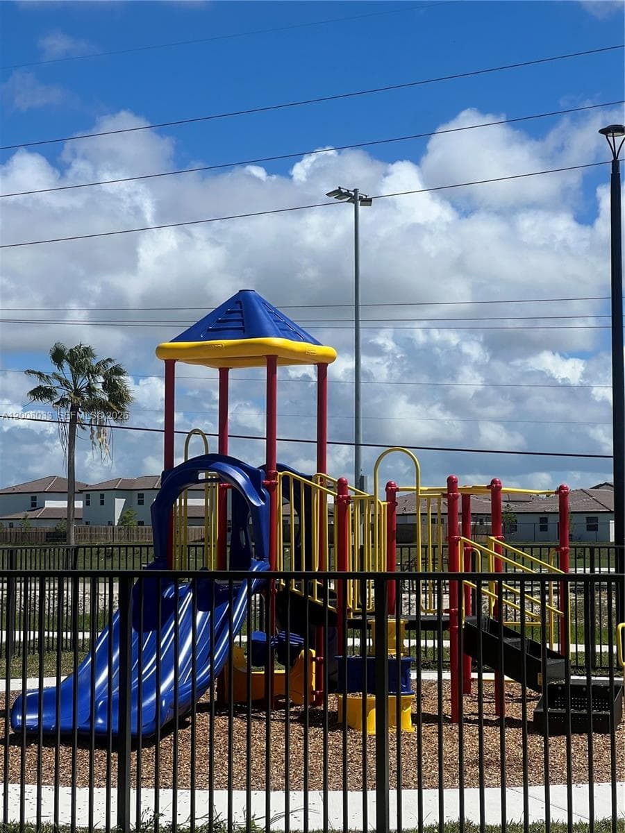 2562 SE 29th St, Homestead FL 33035 — 27