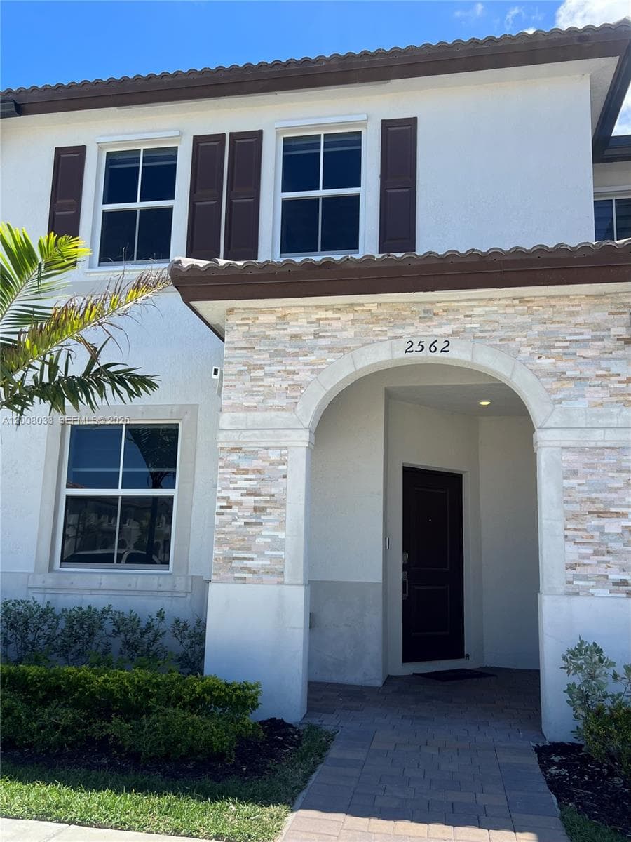 2562 SE 29th St, Homestead FL 33035 — 1