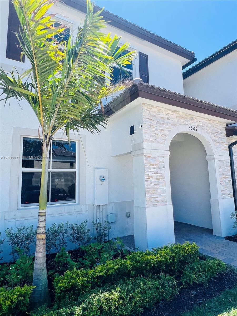 2562 SE 29th St, Homestead FL 33035 — 9