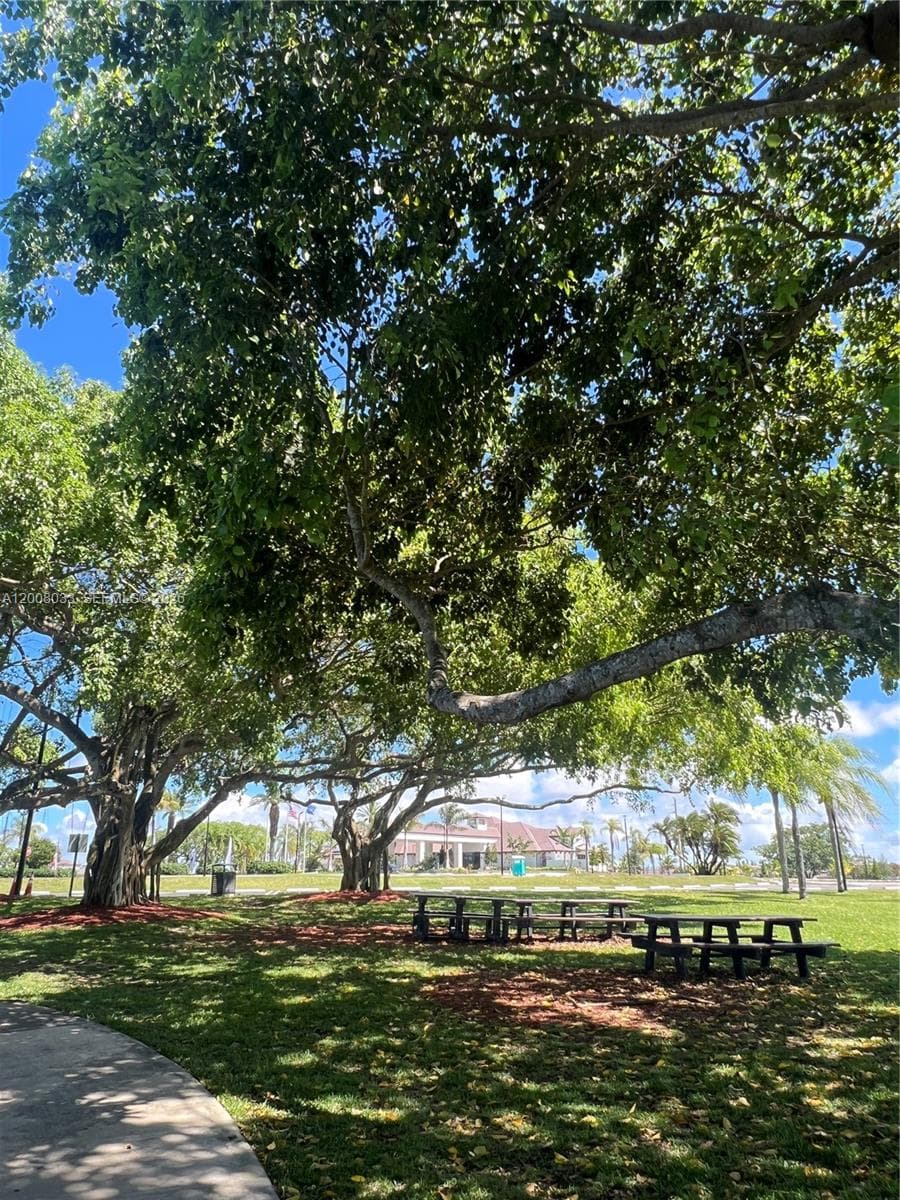 2562 SE 29th St, Homestead FL 33035 — 24