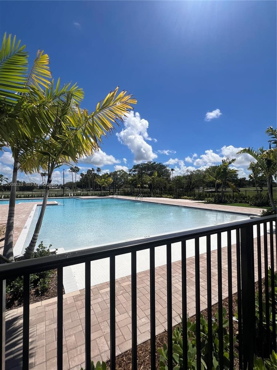 2562 SE 29th St, Homestead FL 33035 — 25