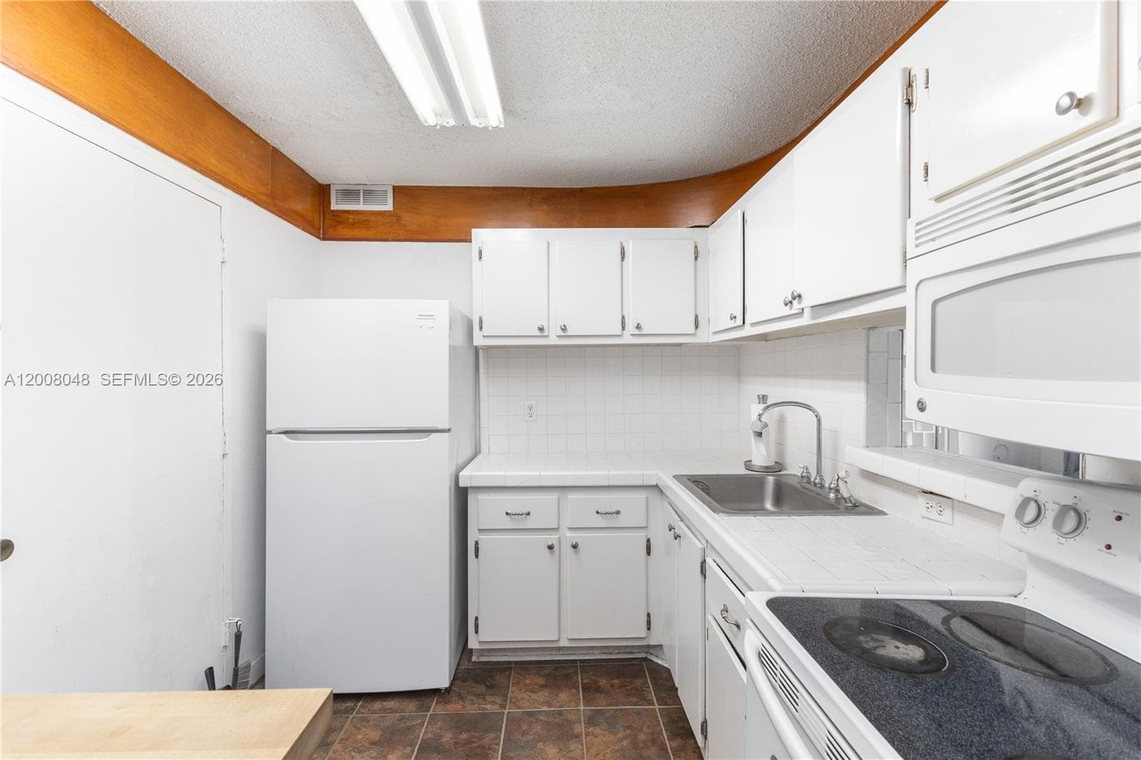 345 Ocean Dr # 304, Miami Beach FL 33139 — 19
