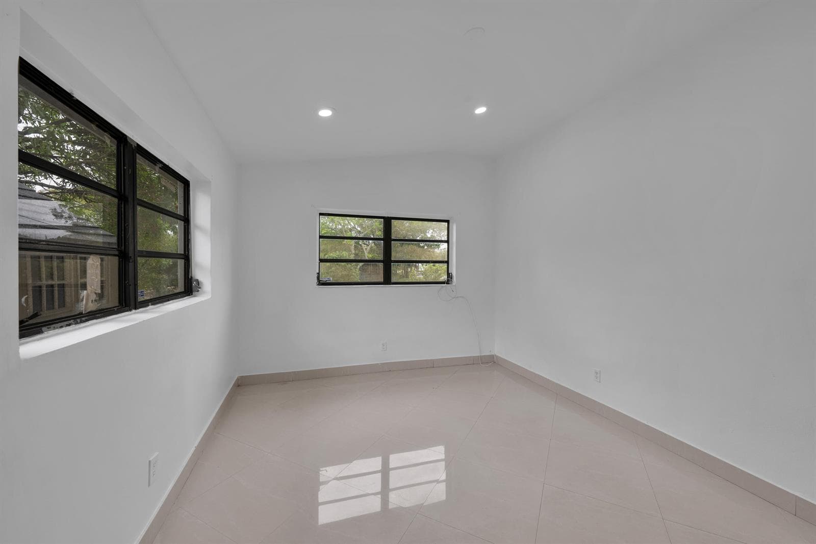 17551 NE 5th Avenue, North Miami Beach FL 33162 — 27