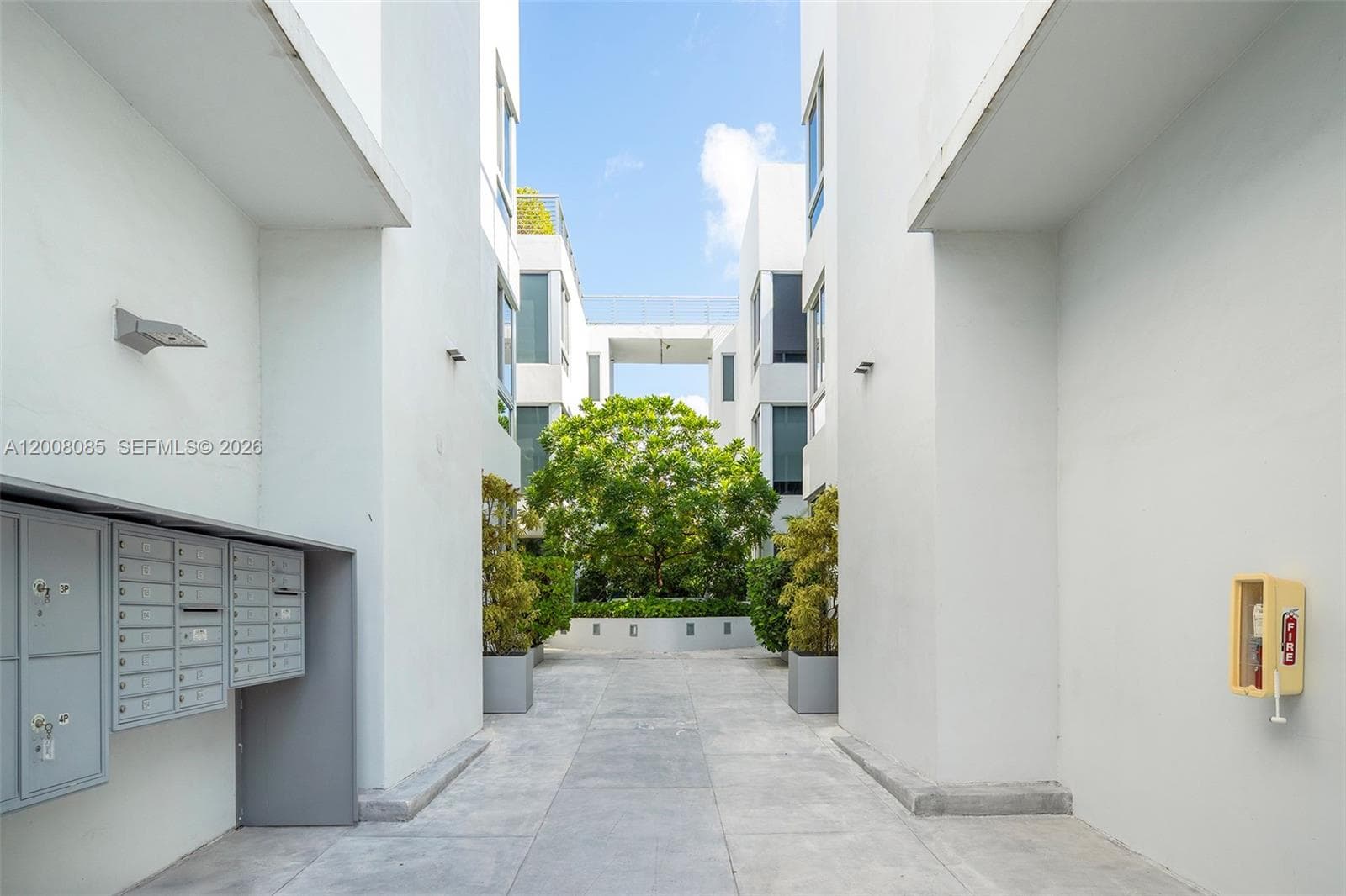 545 SW 11th St # 208, Miami FL 33129 — 16