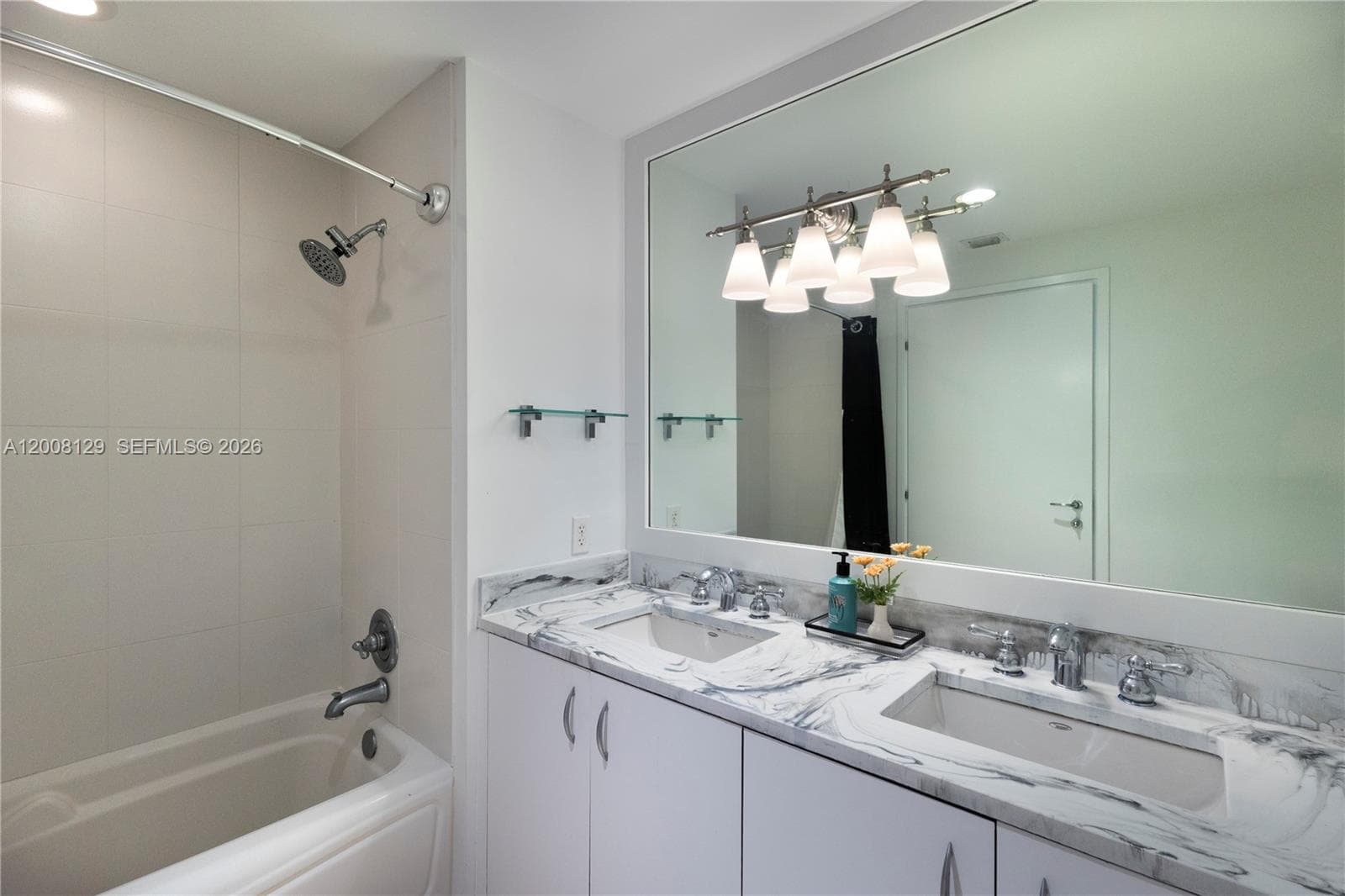 300 S Biscayne Blvd # 1014, Miami FL 33131 — 15