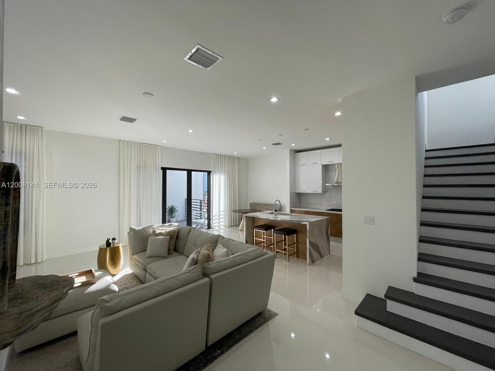 8283 NW 44th St, Doral FL 33166 — 7