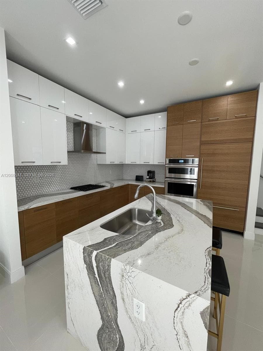 8283 NW 44th St, Doral FL 33166 — 3