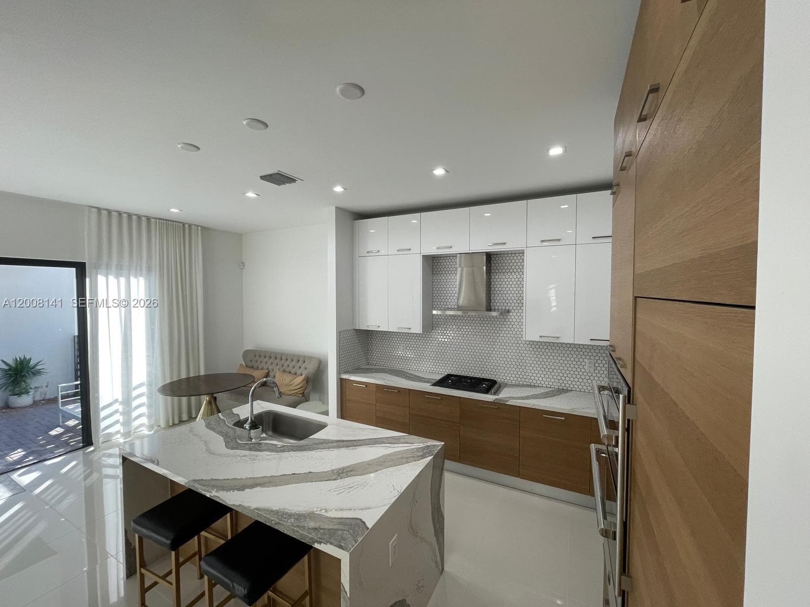 8283 NW 44th St, Doral FL 33166 — 1