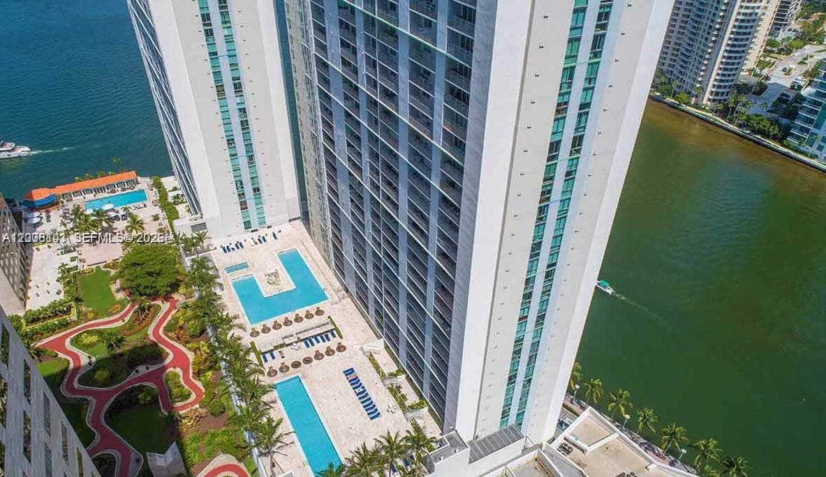 335 S Biscayne Blvd # 1106, Miami FL 33131 — 22