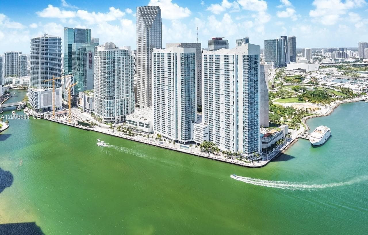 335 S Biscayne Blvd # 1106, Miami FL 33131 — 1