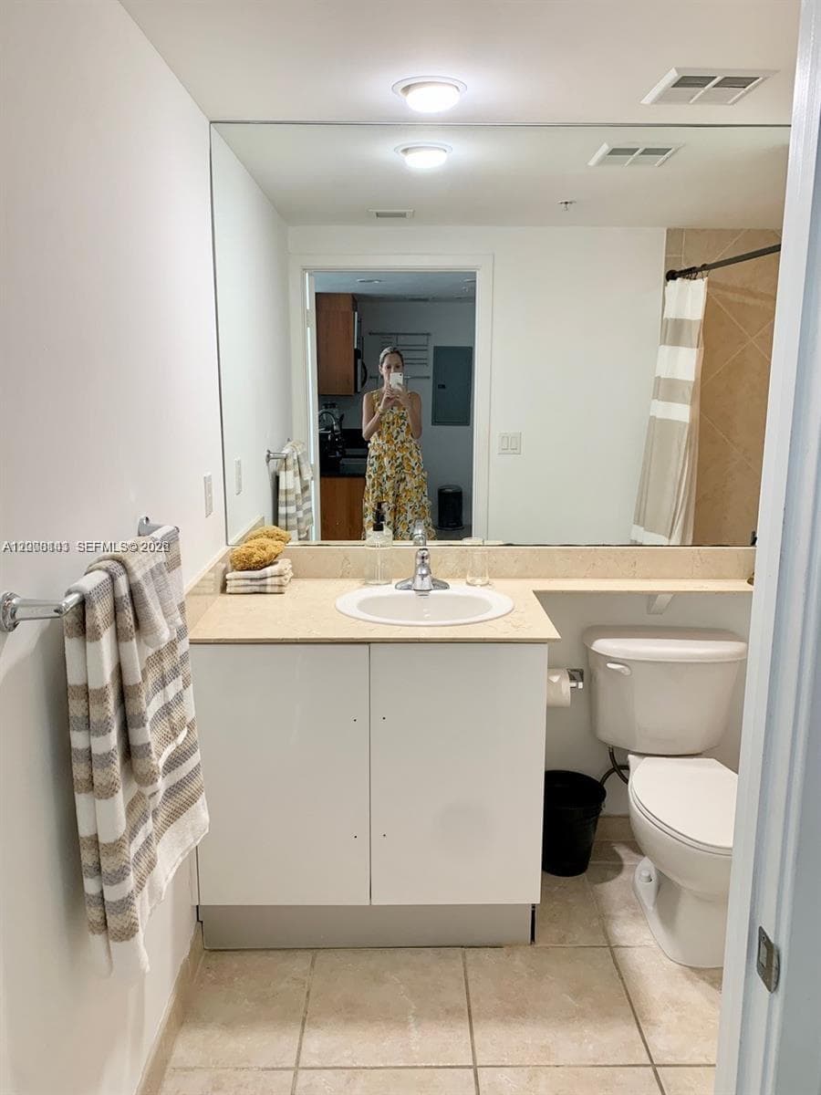 335 S Biscayne Blvd # 1106, Miami FL 33131 — 20