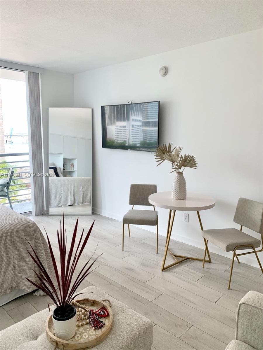 335 S Biscayne Blvd # 1106, Miami FL 33131 — 9