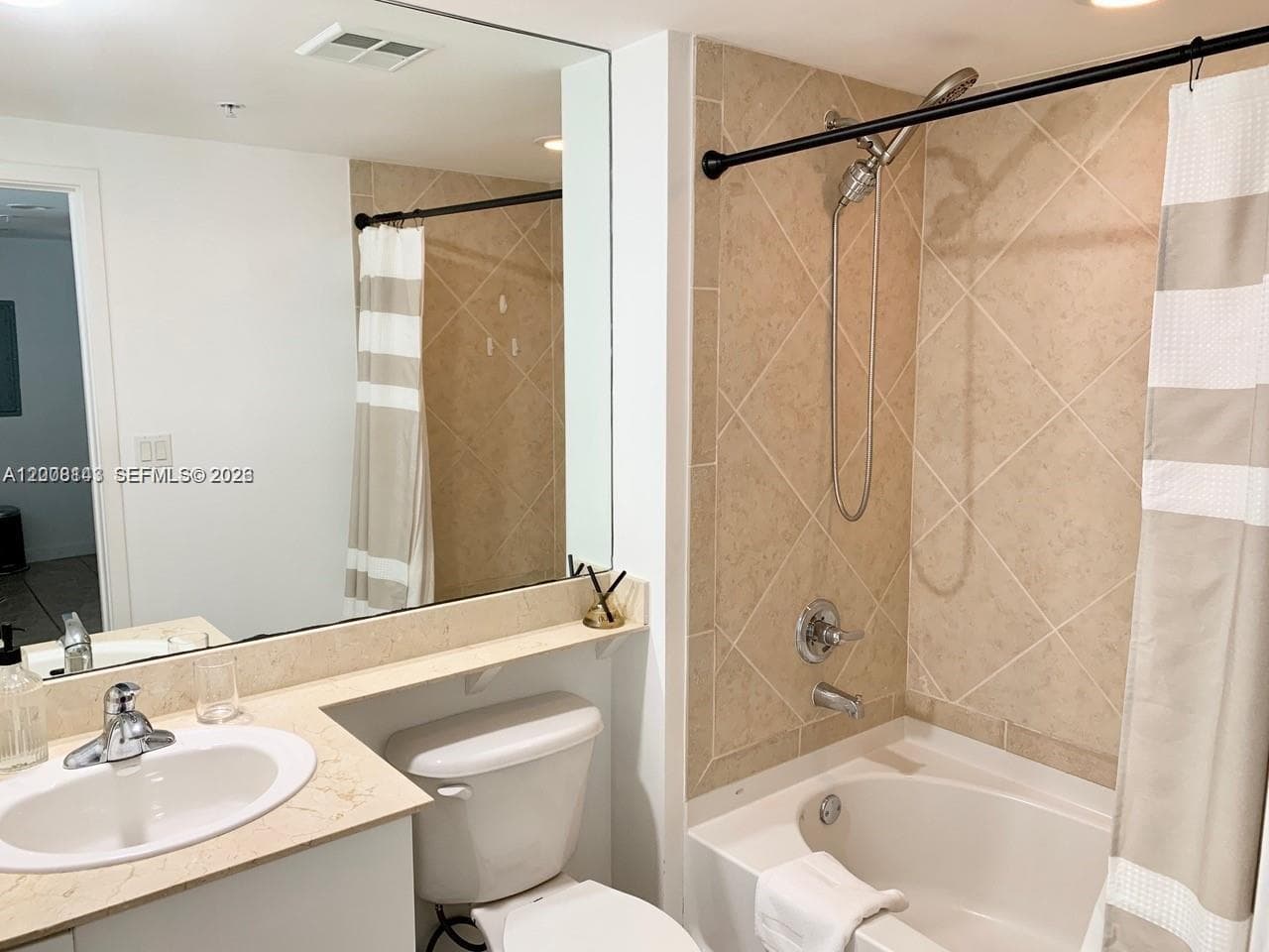 335 S Biscayne Blvd # 1106, Miami FL 33131 — 21