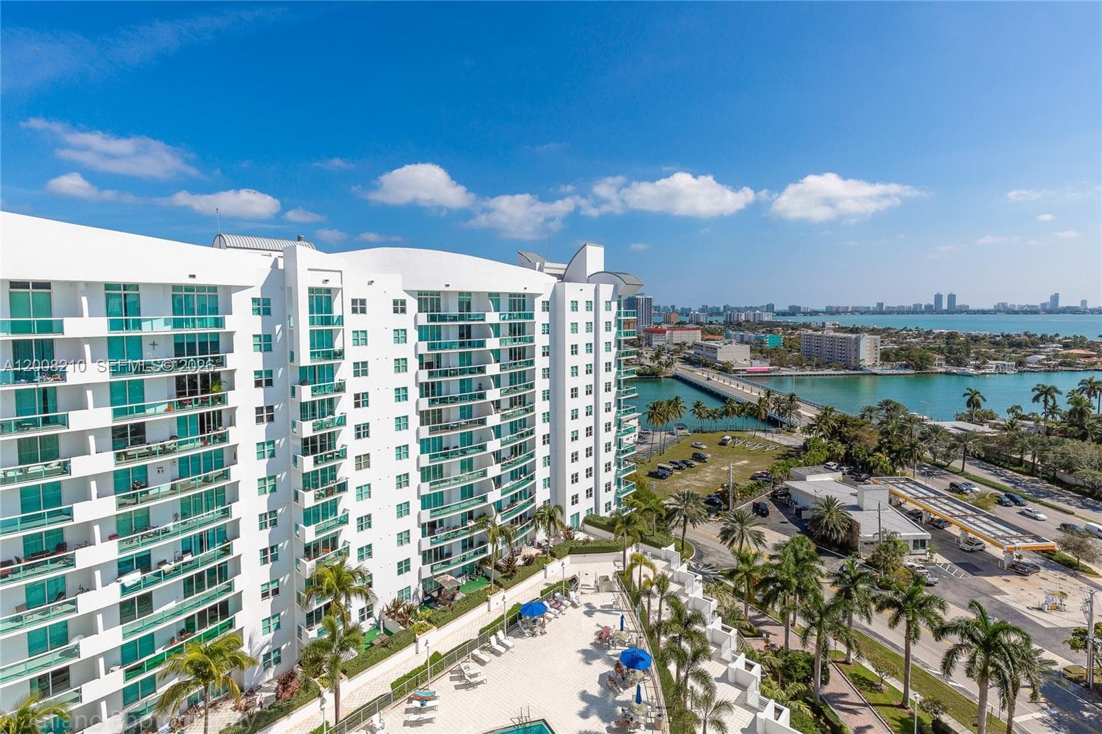 7900 Harbor Island Dr, North Bay Village FL 33141 — 3