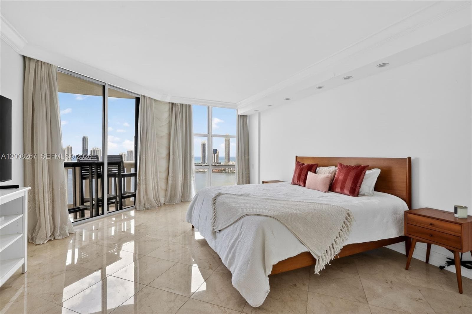 3000 Island Blvd # 2305, Aventura FL 33160 — 21