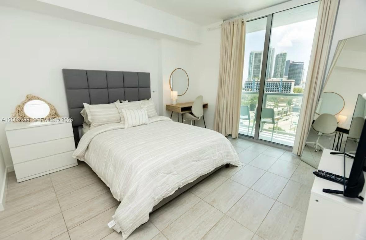 3900 Biscayne Blvd # 906, Miami FL 33137 — 5
