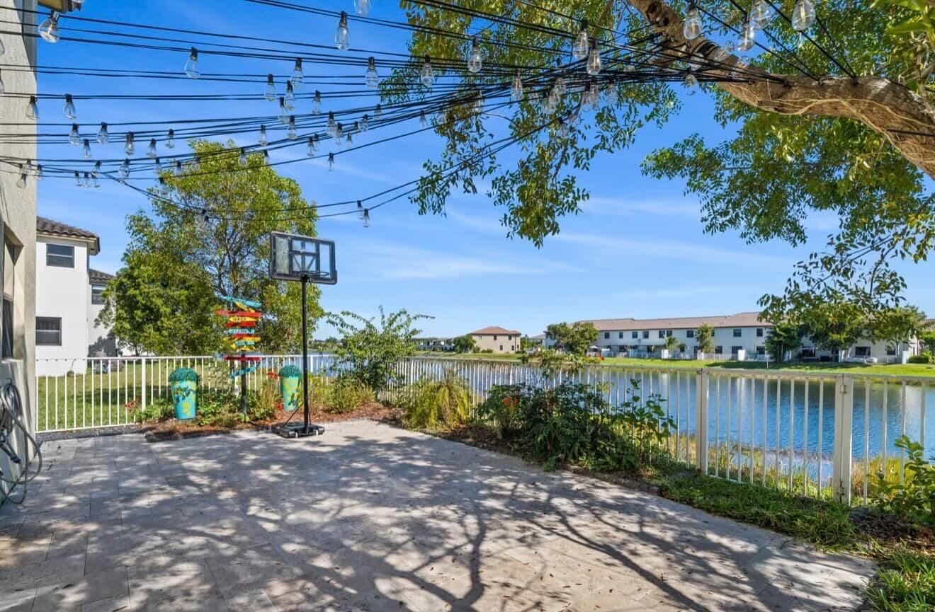 9331 W 35th Avenue, Hialeah FL 33018 — 36
