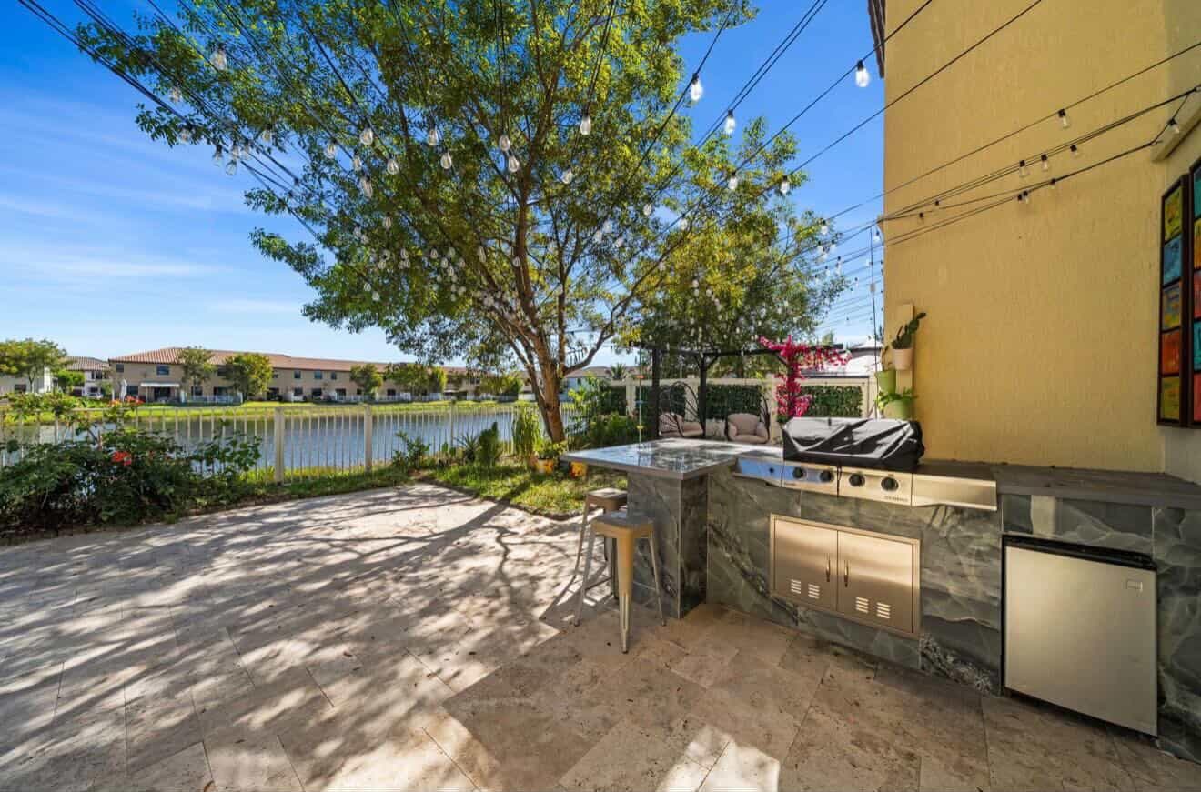 9331 W 35th Avenue, Hialeah FL 33018 — 32