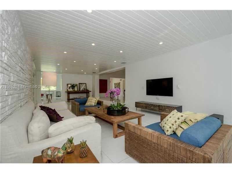 173 S Shore Dr S, Miami FL 33133 — 4