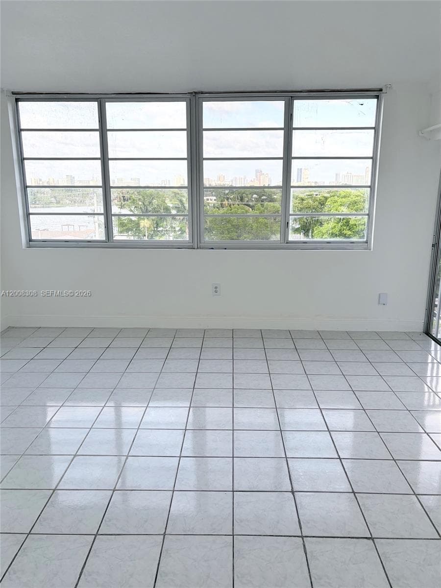 1780 NE 191st St # 2, Miami FL 33179 — 10