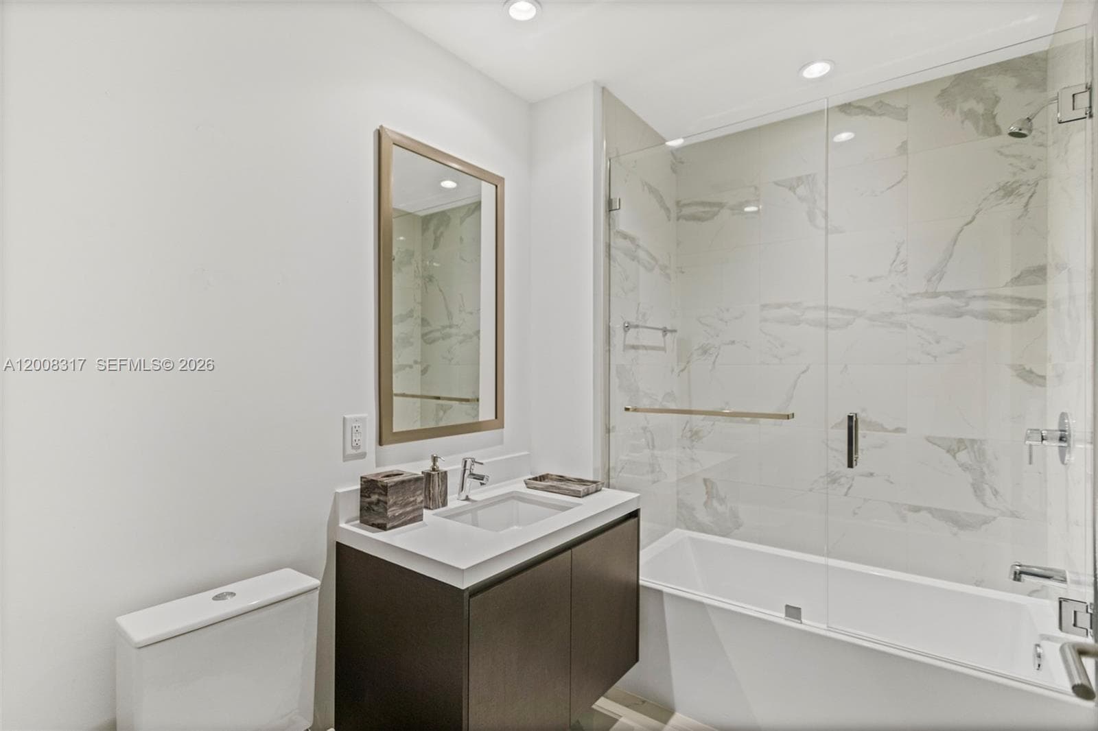 851 NE 1st Ave # 3707, Miami FL 33132 — 22