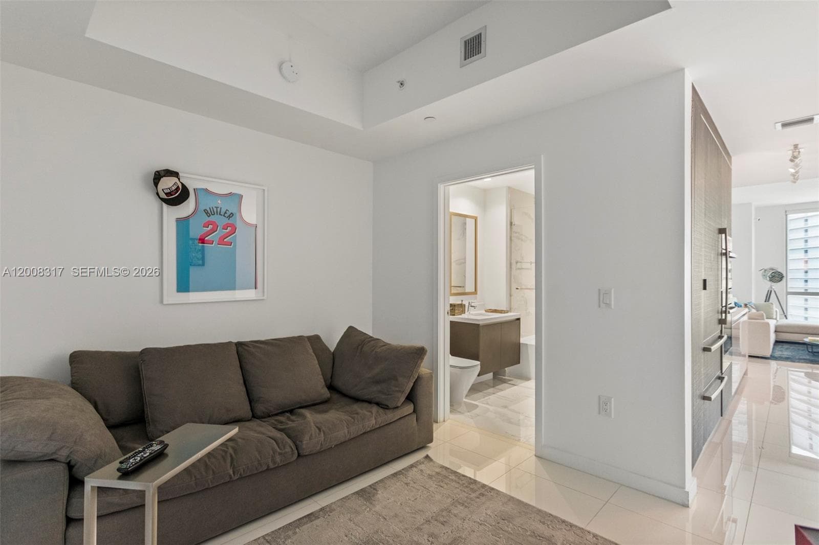 851 NE 1st Ave # 3707, Miami FL 33132 — 20