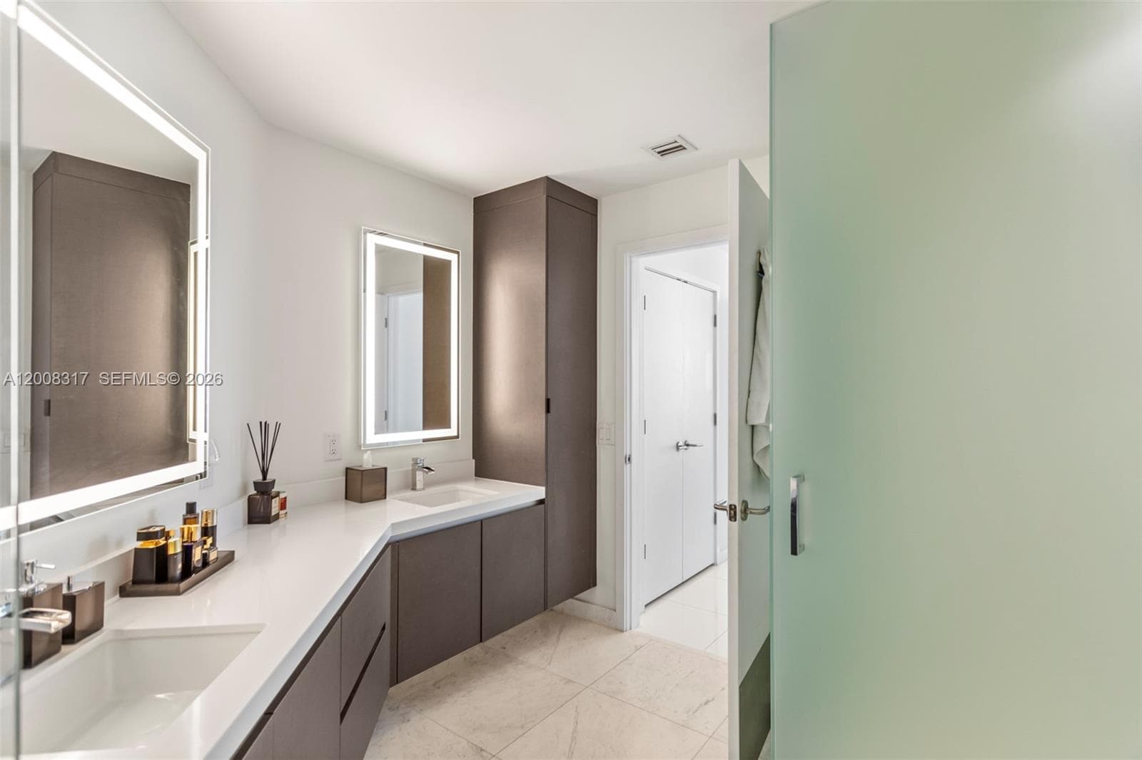 851 NE 1st Ave # 3707, Miami FL 33132 — 14