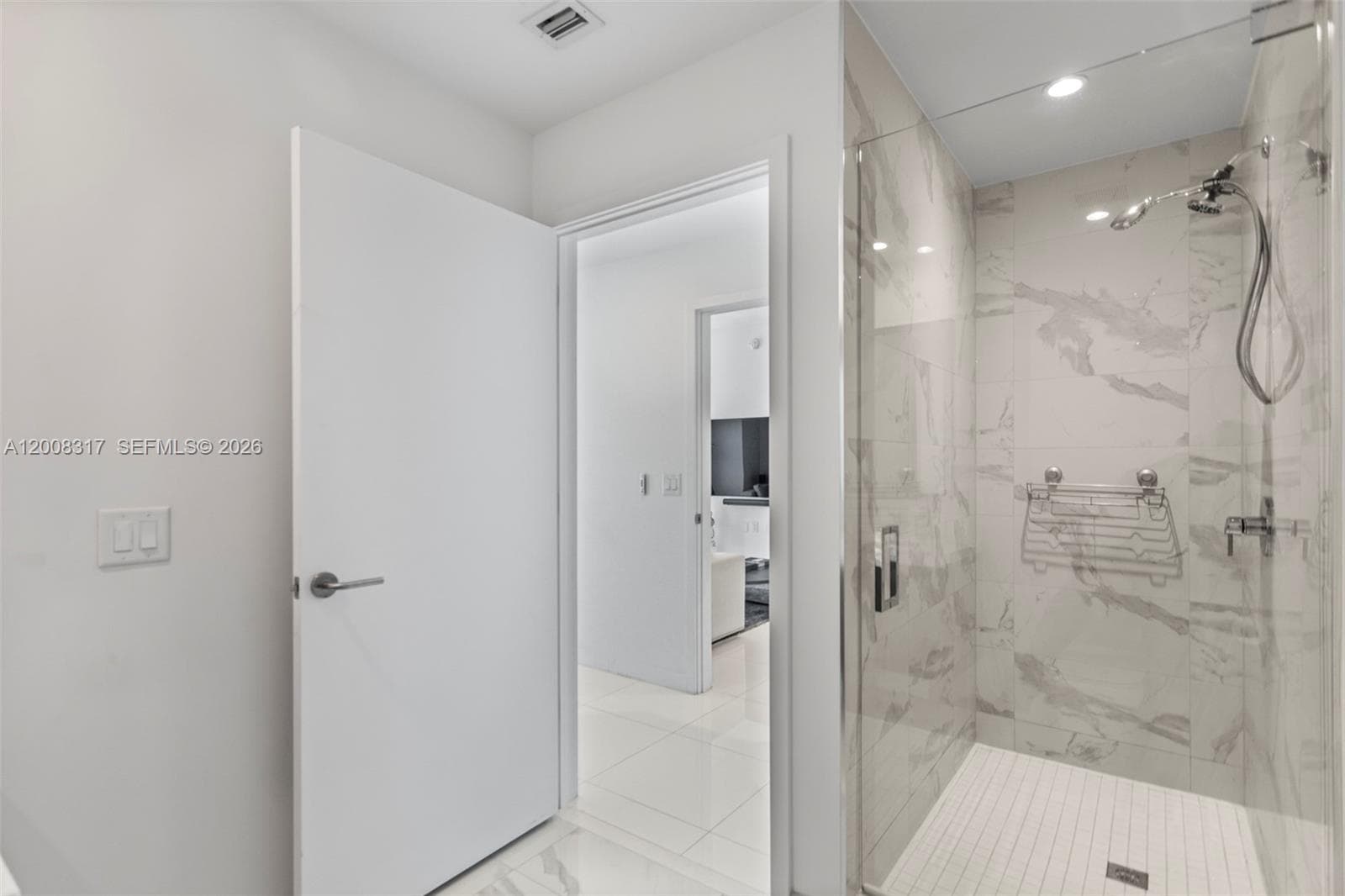 851 NE 1st Ave # 3707, Miami FL 33132 — 18
