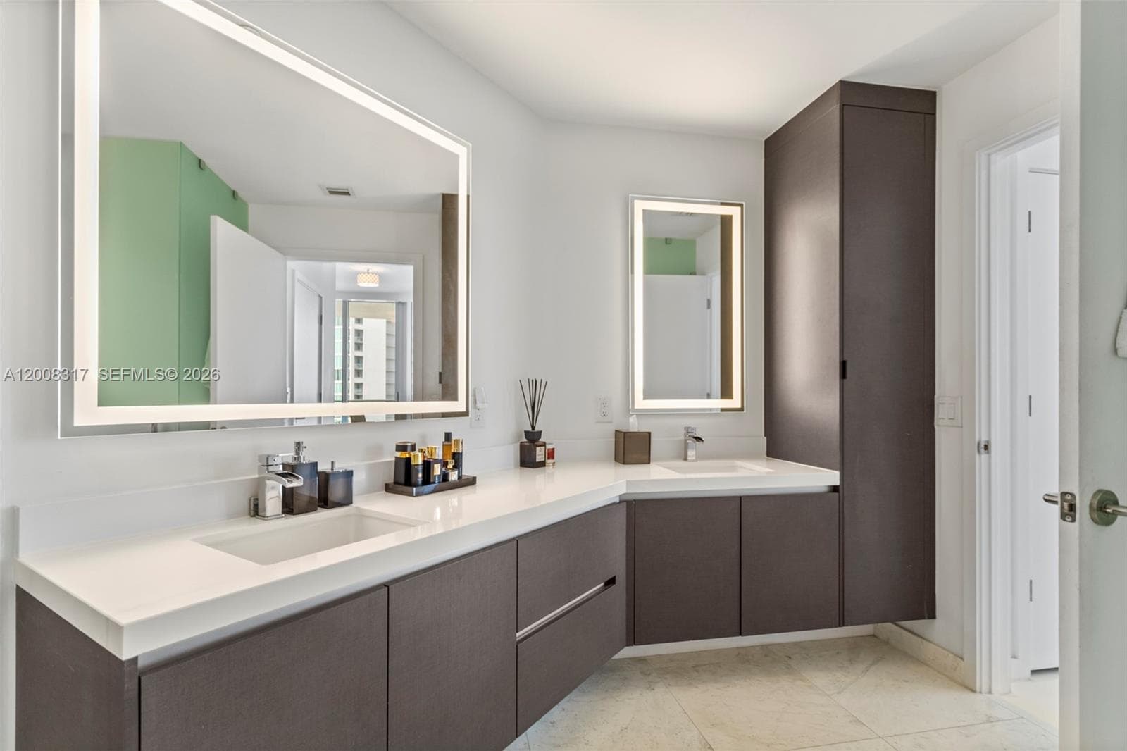 851 NE 1st Ave # 3707, Miami FL 33132 — 15