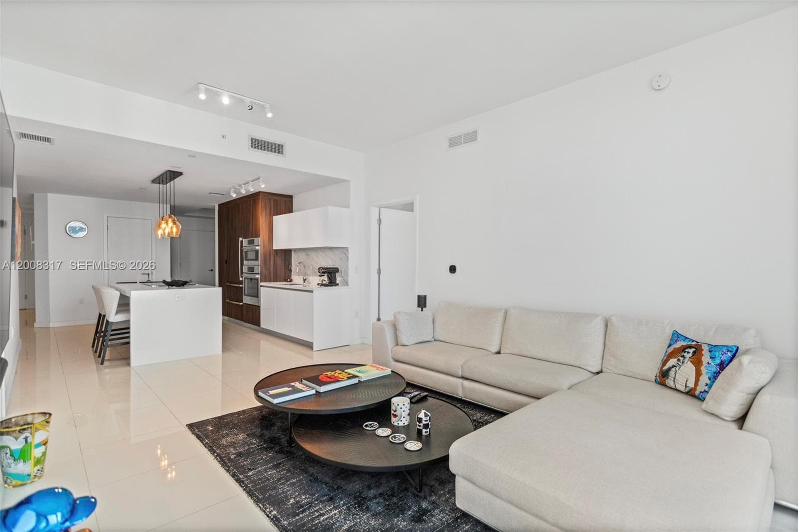 851 NE 1st Ave # 3707, Miami FL 33132 — 8