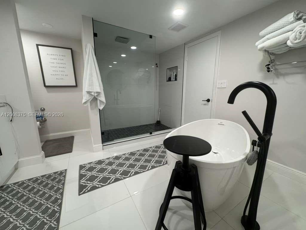 11113 Biscayne Blvd # 558, Miami FL 33181 — 10