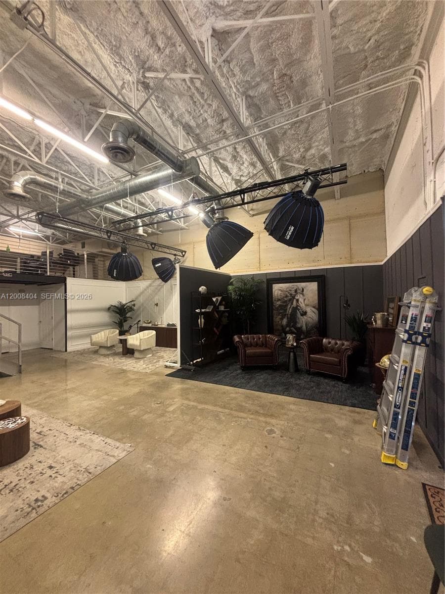 1050 E 17th St, Hialeah FL 33010 — 1