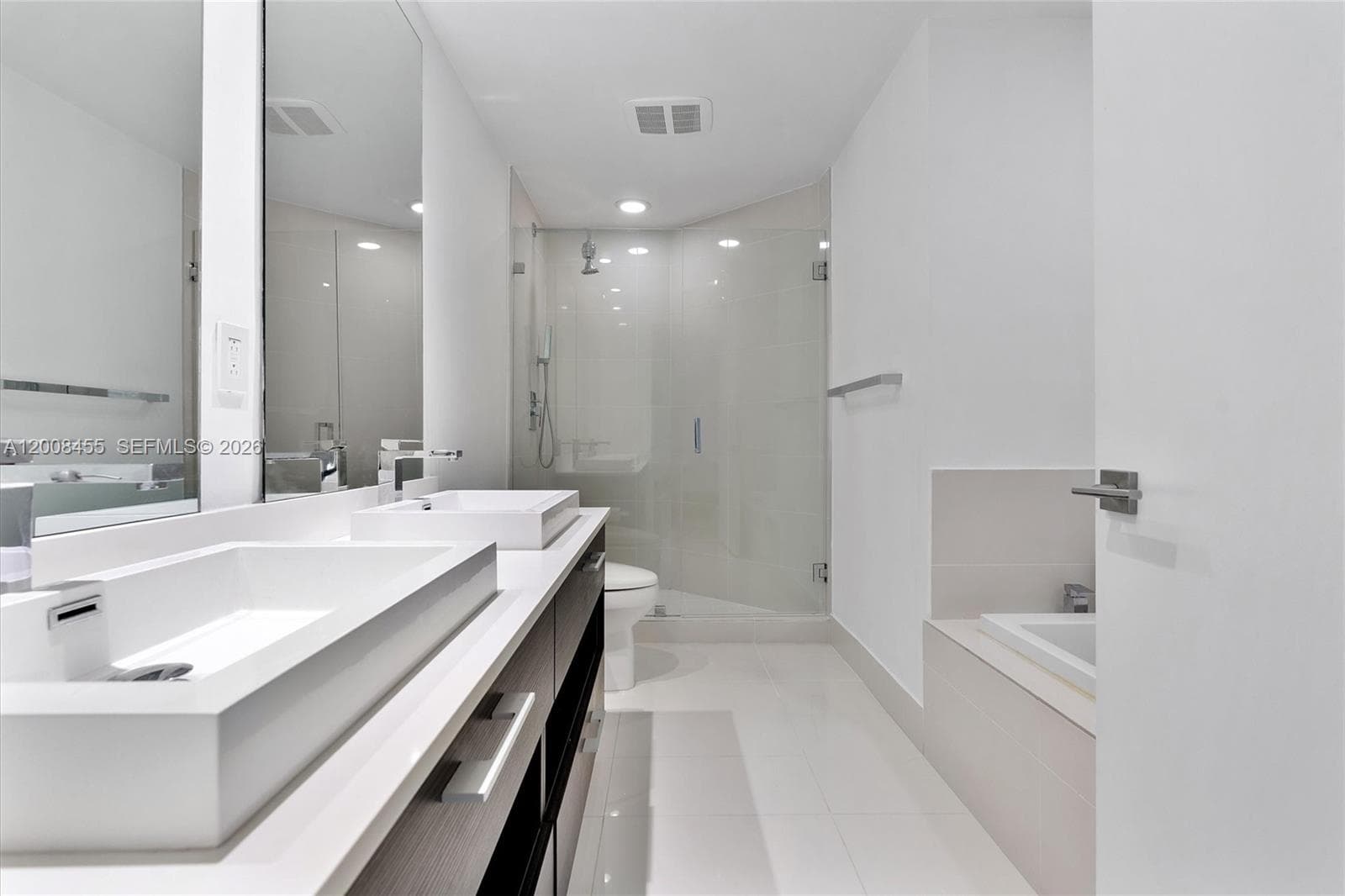 55 SW 9th St # 1103, Miami FL 33130 — 16