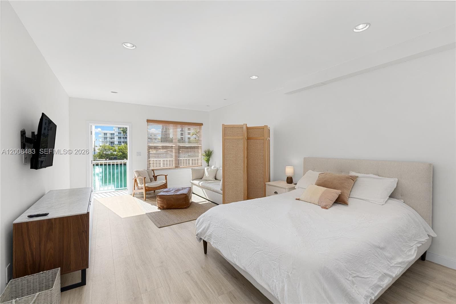 2445 Lake Pancoast Dr # M, Miami Beach FL 33140 — 2
