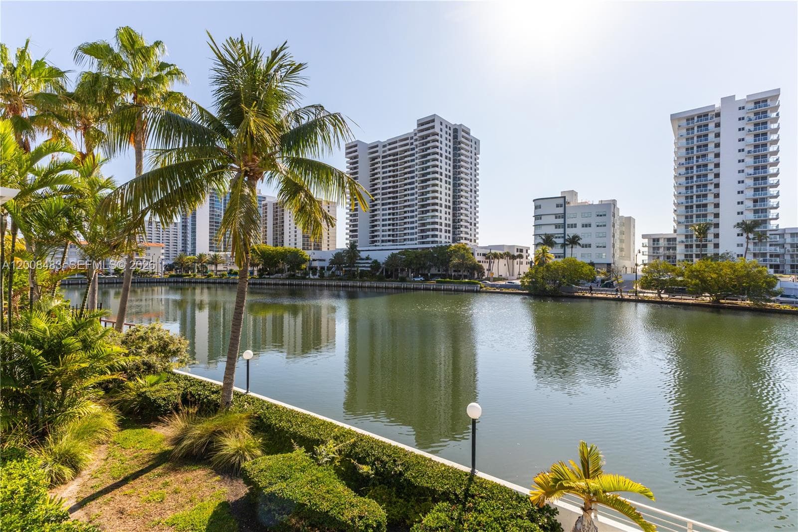 2445 Lake Pancoast Dr # M, Miami Beach FL 33140 — 16