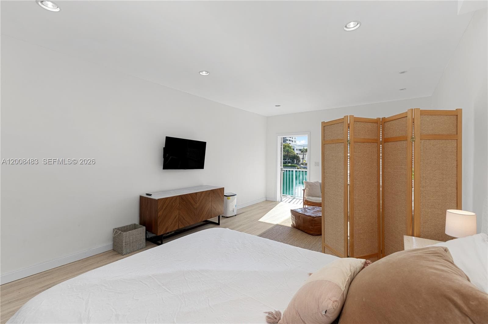 2445 Lake Pancoast Dr # M, Miami Beach FL 33140 — 9