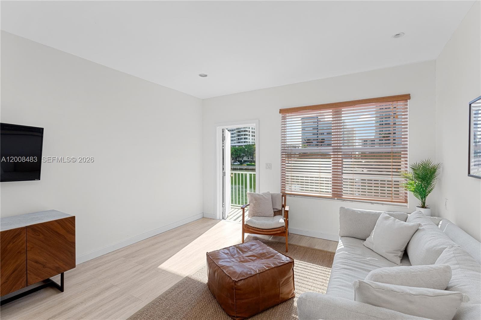 2445 Lake Pancoast Dr # M, Miami Beach FL 33140 — 10