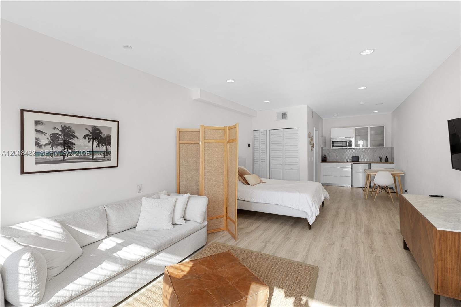 2445 Lake Pancoast Dr # M, Miami Beach FL 33140 — 11