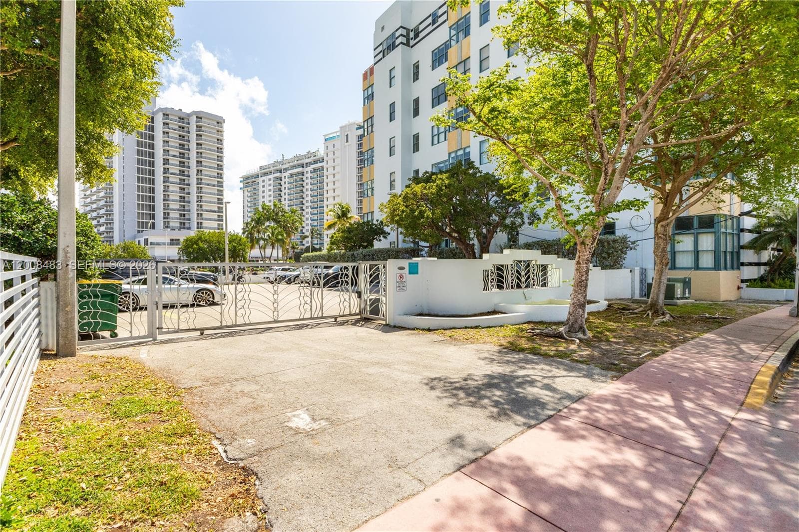 2445 Lake Pancoast Dr # M, Miami Beach FL 33140 — 29