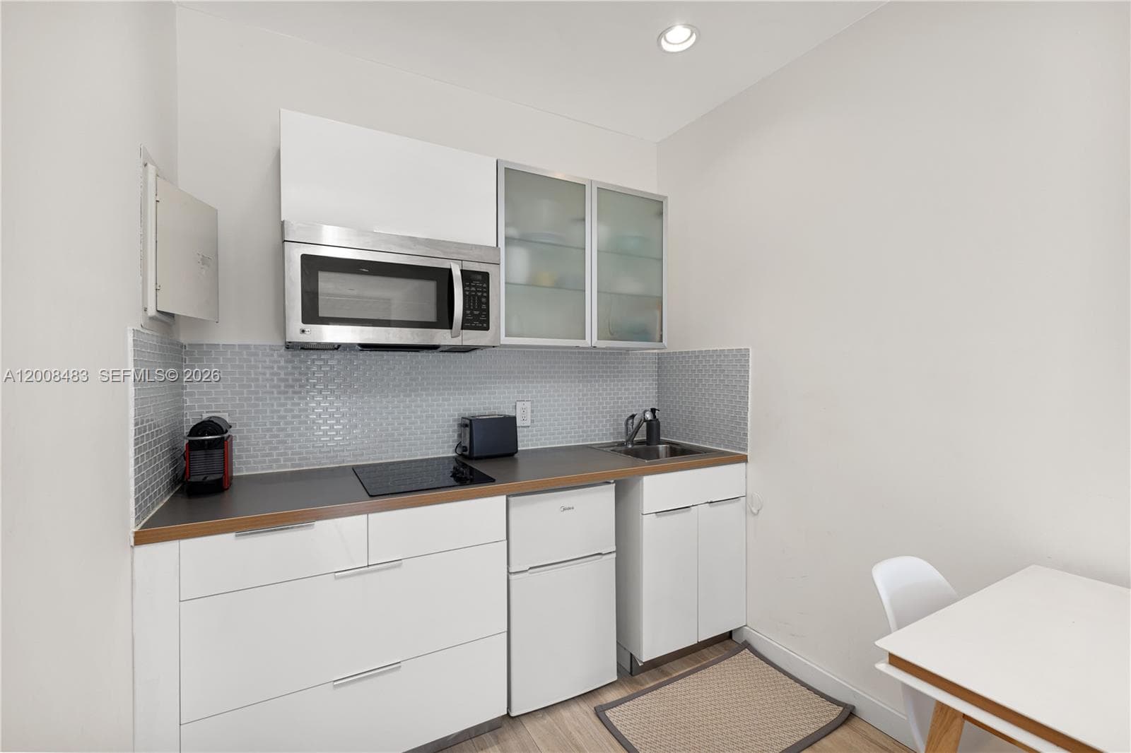 2445 Lake Pancoast Dr # M, Miami Beach FL 33140 — 4