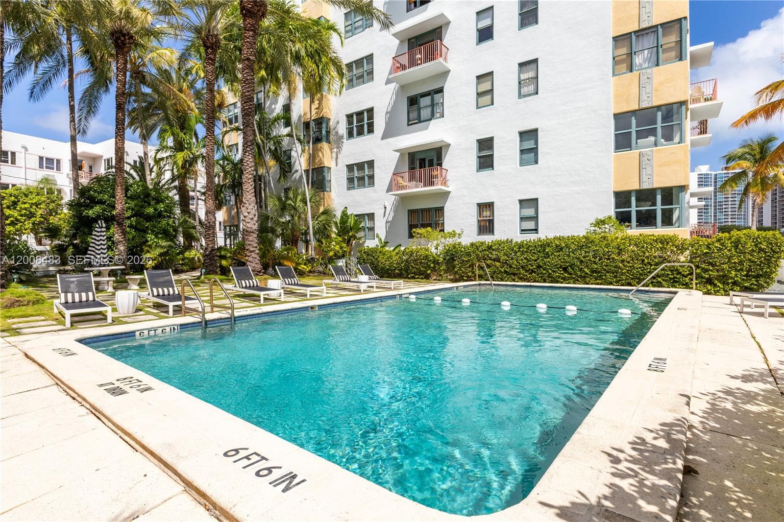 2445 Lake Pancoast Dr # M, Miami Beach FL 33140 — 25
