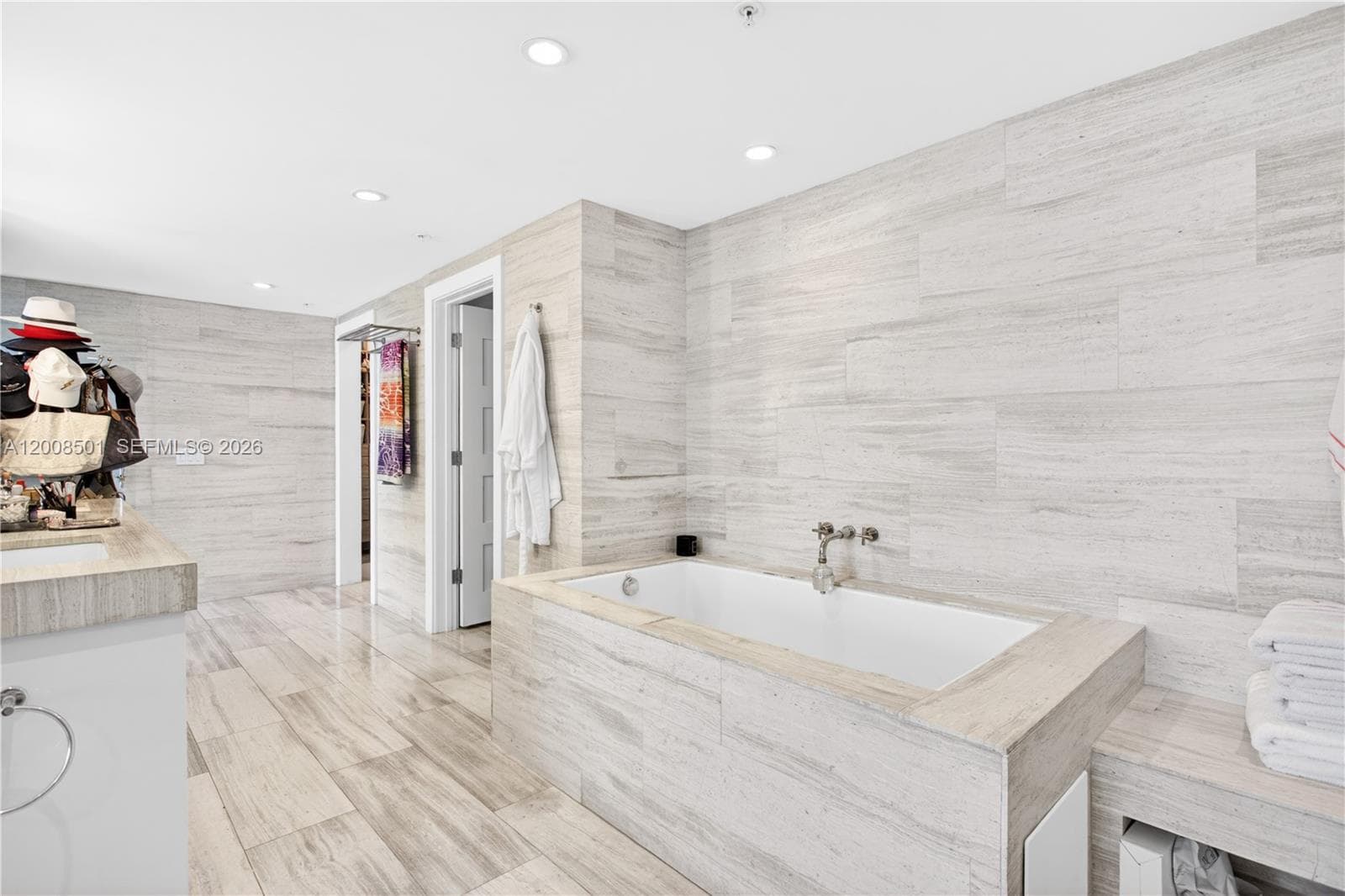 1900 Sunset Harbour Dr, Miami Beach FL 33139 — 80