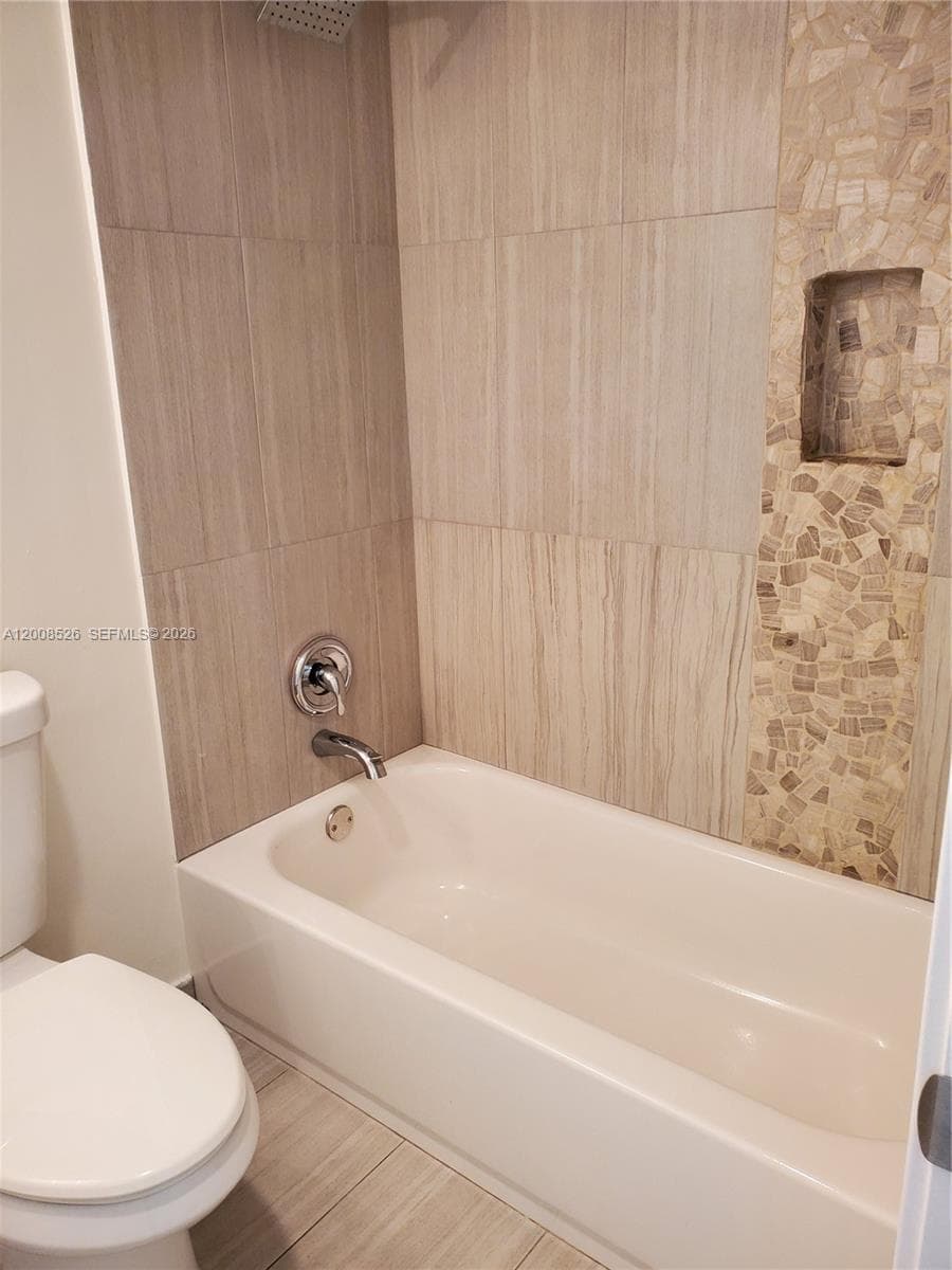 1230 NE 139th St # 409, North Miami FL 33161 — 3