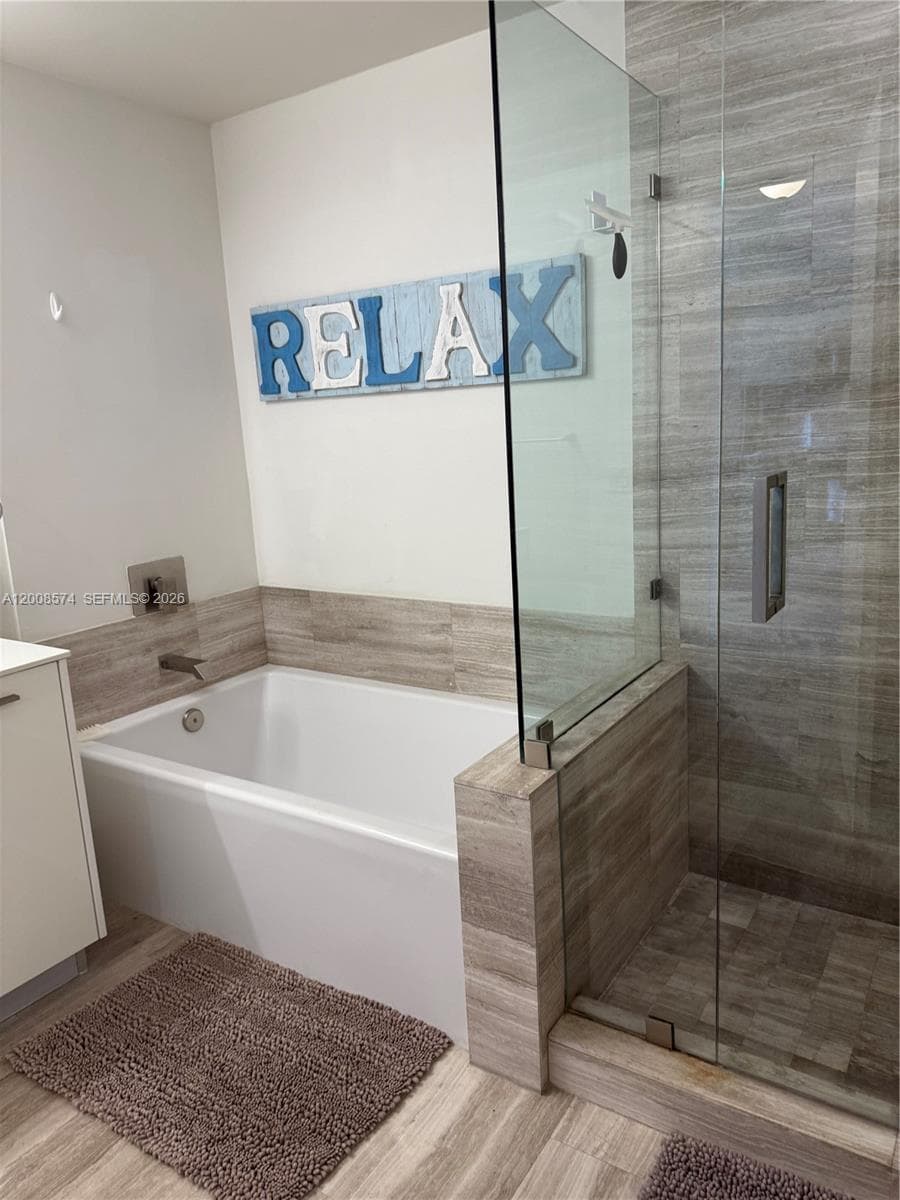 1300 Brickell Bay Dr # 807, Miami FL 33131 — 17