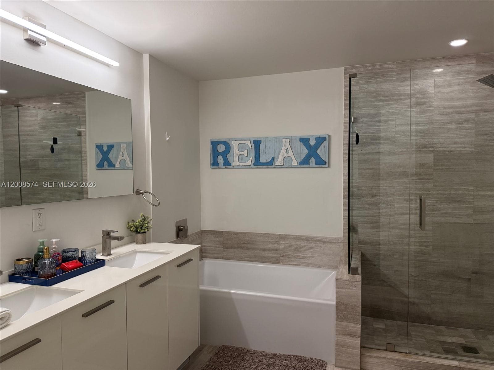 1300 Brickell Bay Dr # 807, Miami FL 33131 — 16